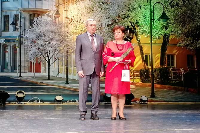 aleksandr-nefedov-zhenshchina-scena-8-marta-dk-toliatti.jpg aleksandr-nefedov-zhenshchina-scena-8-marta-dk-toliatti.jpg